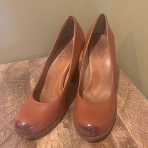 Kork Ease brown leather pumps.